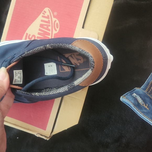 Shoes - Picture 5 of 6